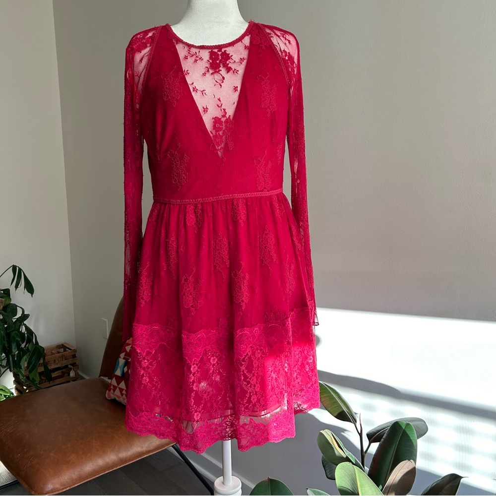 MONIQUE LHUILLER / Size 14 / Magenta Lace Dress